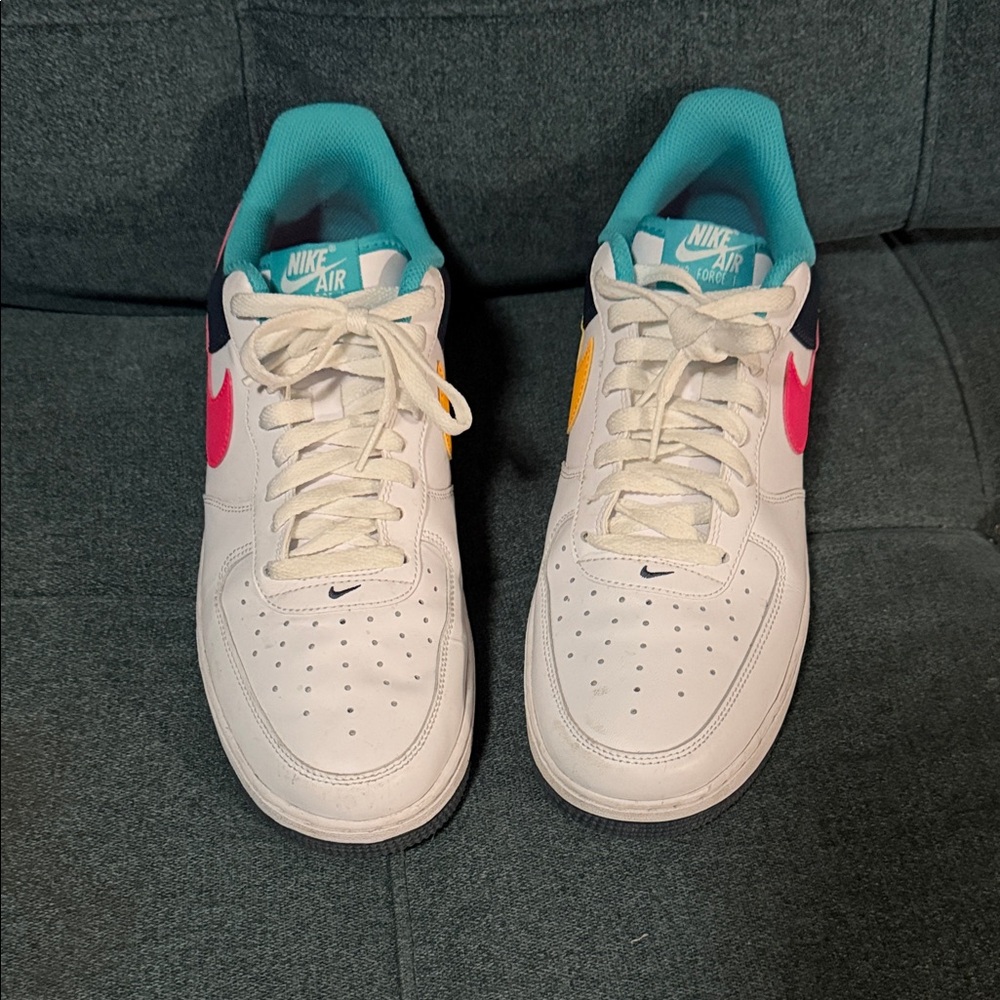 Nike Air Force 1 Low '07
90's Neon